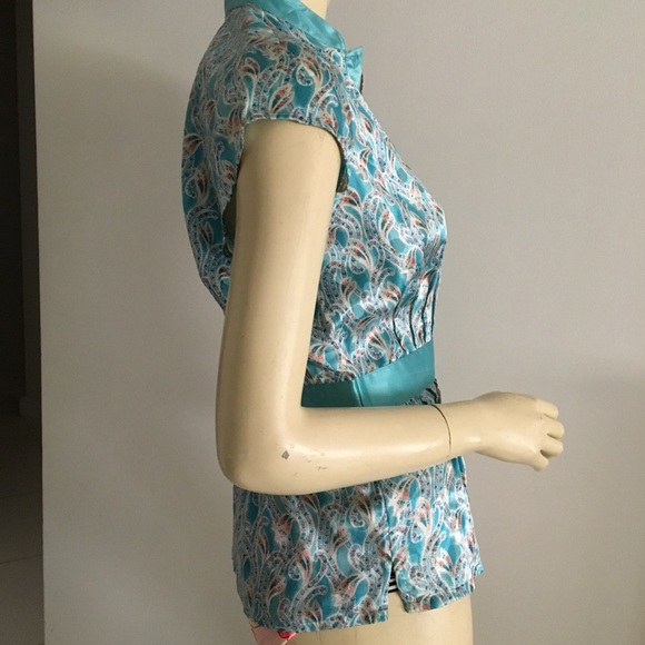 Robert Graham silk paisley printed cap sleeve top sizes 8 - Picture 2 of 7